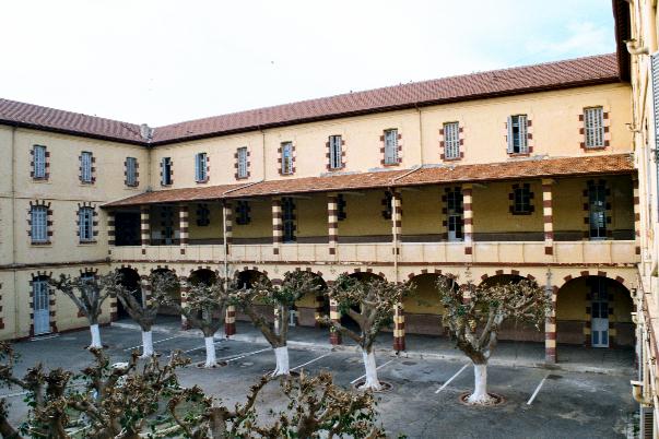 la cour OLIVA Lycee